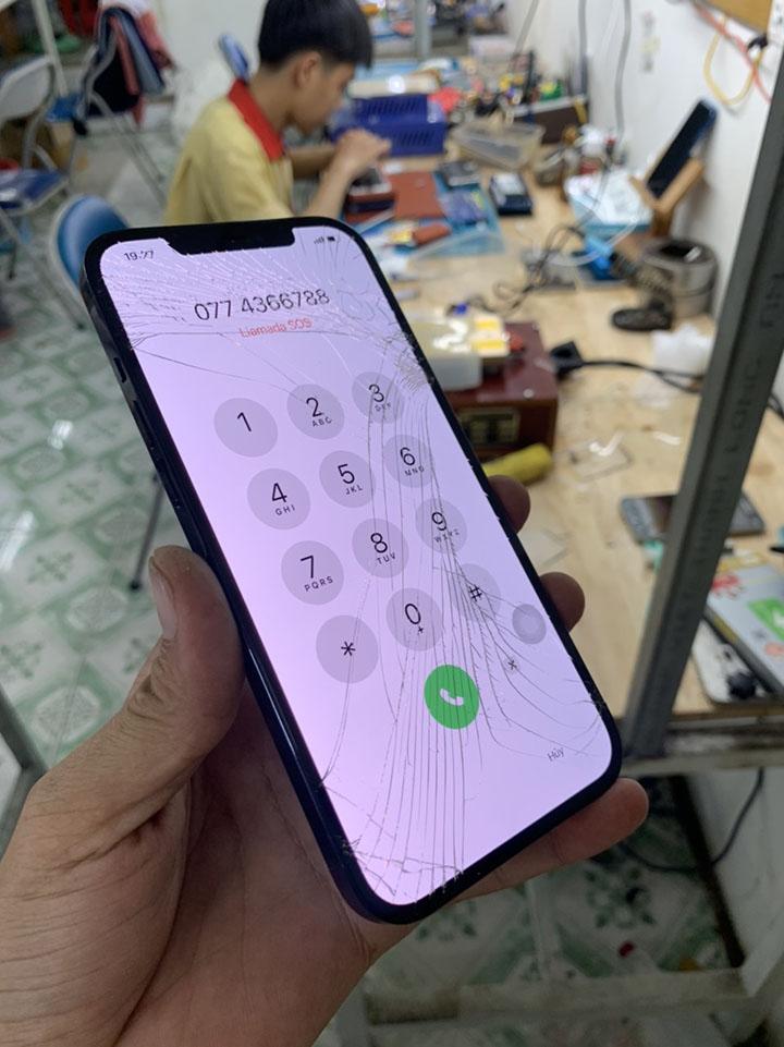 THAY MẶT KÍNH IPHONE.